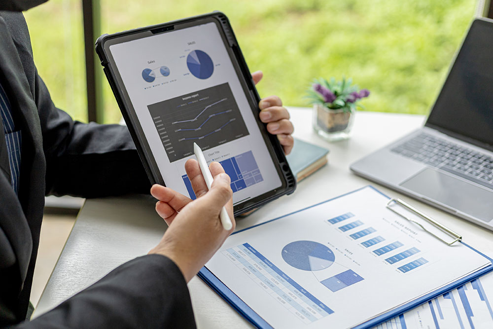 image of customer service environment (for a ecommerce)